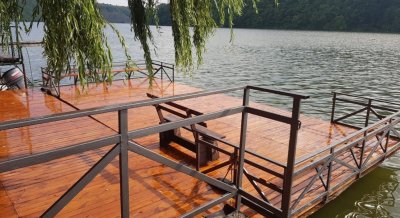 Домик у озера «Затишок» 