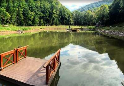 Рибалка на Рибній Фермі у «Воєводиному»