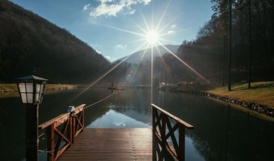 Рибалка на Рибній Фермі у «Воєводиному»