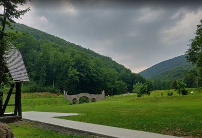 Рибалка на Рибній Фермі у «Воєводиному»