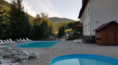 Рибалка на Рибній Фермі у «Воєводиному»