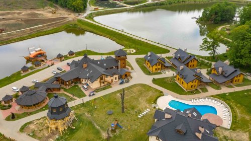 Відпочинковий комплекс «Козацька слобода-Раковець»