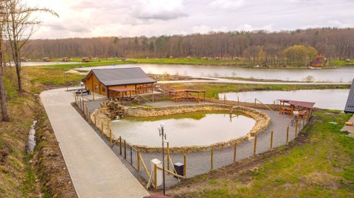 Відпочинковий комплекс «Козацька слобода-Раковець»