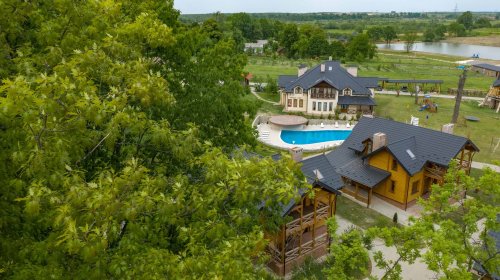 Відпочинковий комплекс «Козацька слобода-Раковець»