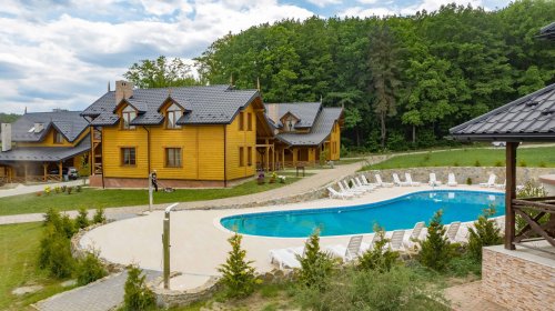 Відпочинковий комплекс «Козацька слобода-Раковець»