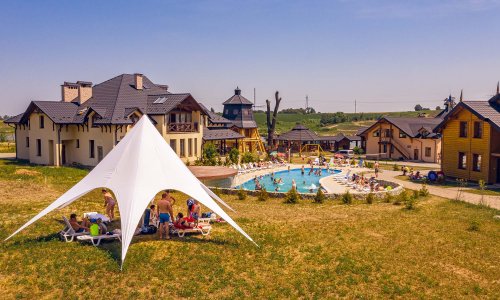 Відпочинковий комплекс «Козацька слобода-Раковець»