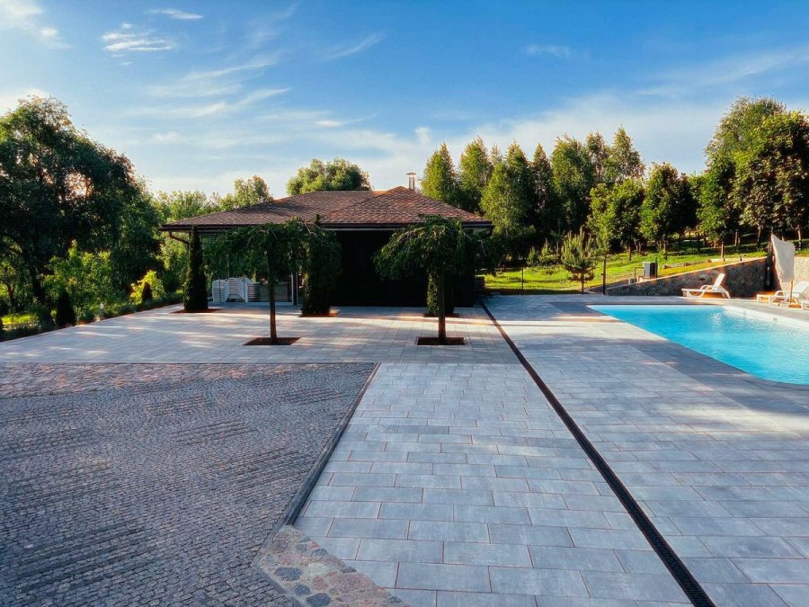 База відпочинку та риболовлі «Весела Роща» у Дніпропетровській області