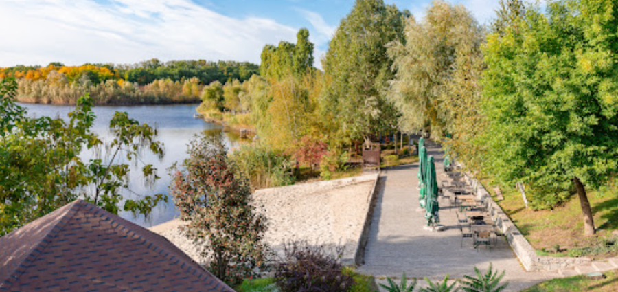 База відпочинку та риболовлі «Весела Роща» у Дніпропетровській області