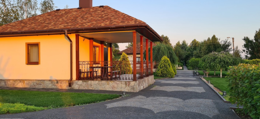 База відпочинку та риболовлі «Весела Роща» у Дніпропетровській області