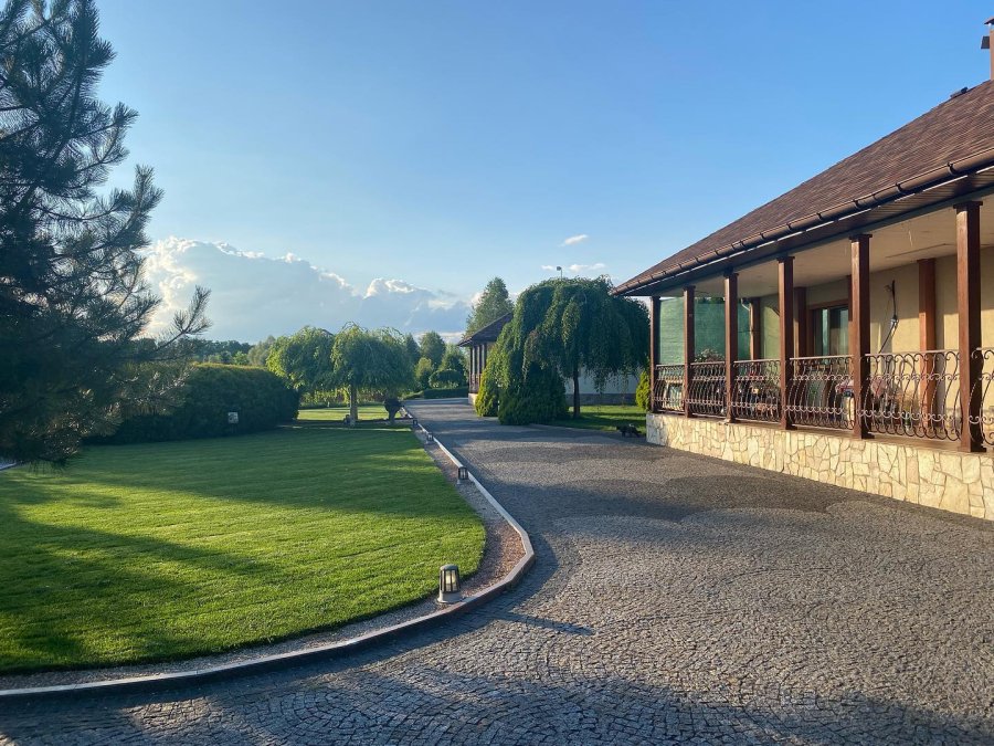 База відпочинку та риболовлі «Весела Роща» у Дніпропетровській області