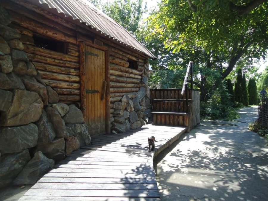 Будинок на березі р. Дніпро у Запоріжжі: «Чарівна Садиба»