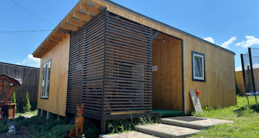 Chill - база відпочинку на березі озера, чани