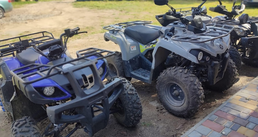 Chill - база відпочинку на березі озера, чани