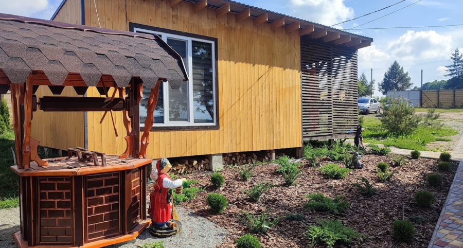 Chill - база відпочинку на березі озера, чани