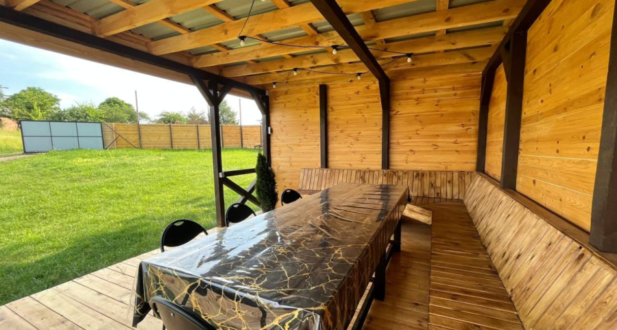 Chill - база відпочинку на березі озера, чани