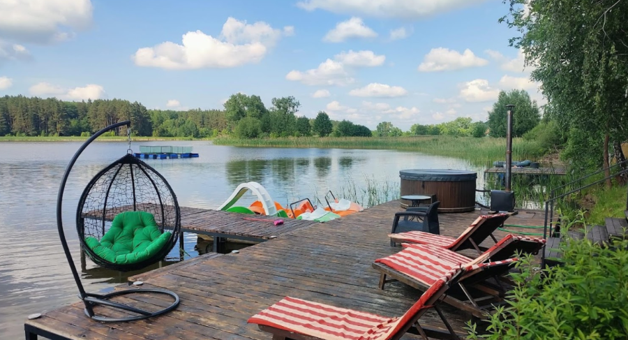 Chill - база відпочинку на березі озера, чани