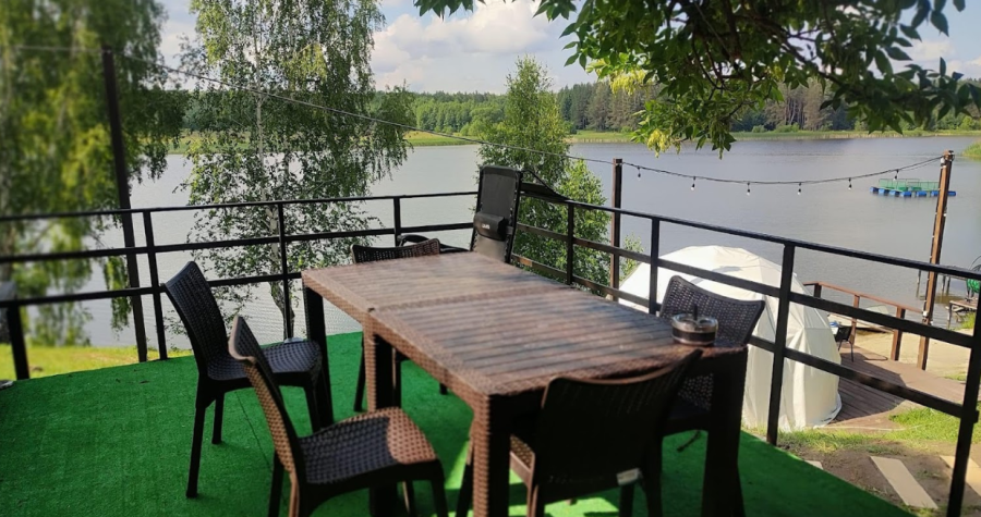 Chill - база відпочинку на березі озера, чани