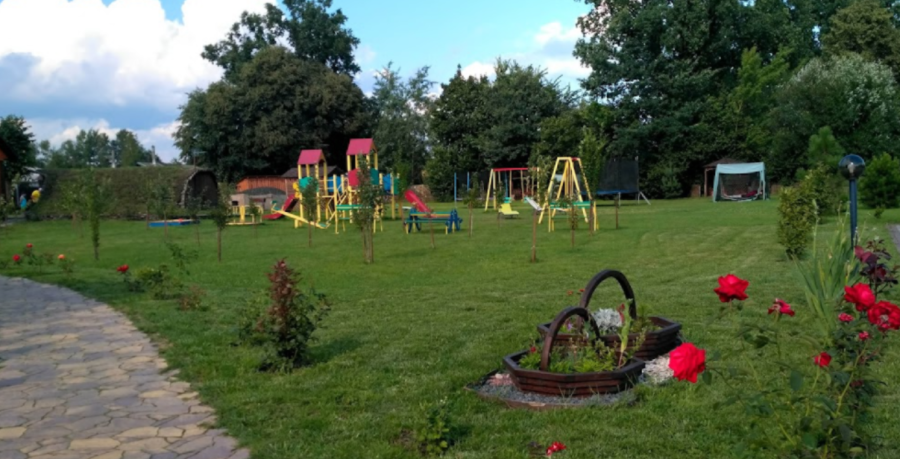 Клуб родинного відпочинку та дозвілля «Весела оселя»