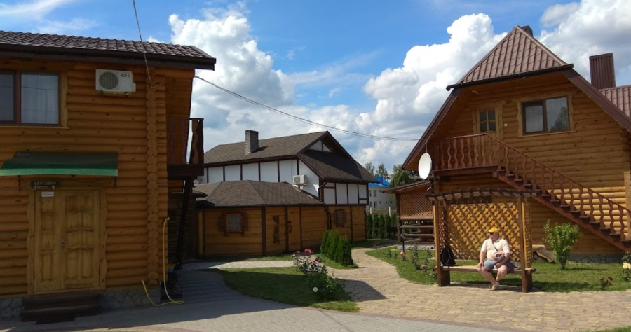 Клуб родинного відпочинку та дозвілля «Весела оселя»