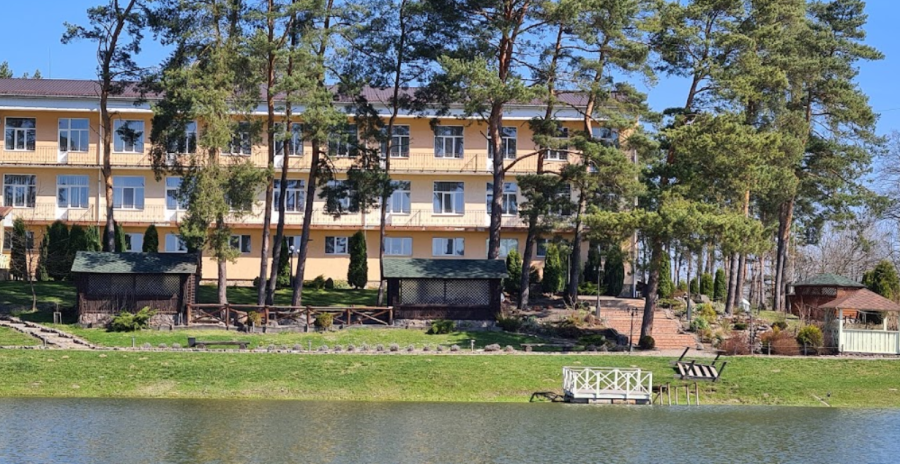 «Три Бобри» готельно—оздоровчий комплекс у Волинській області