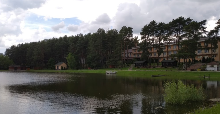 «Три Бобри» готельно—оздоровчий комплекс у Волинській області