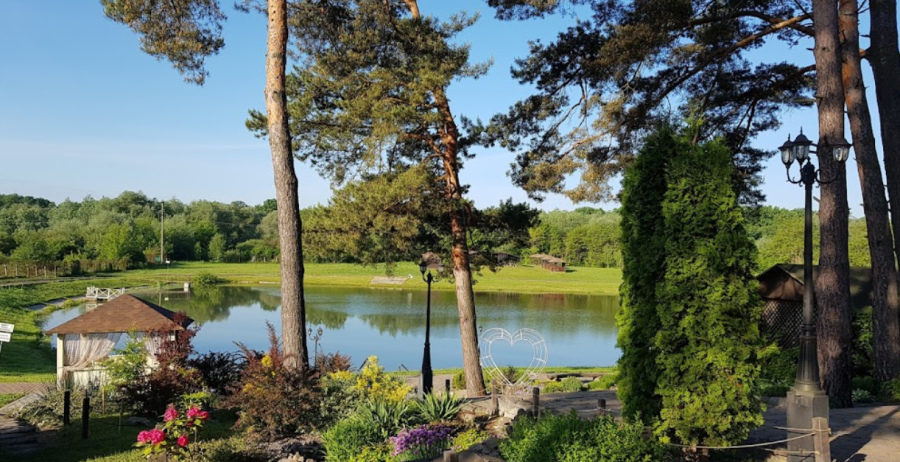 «Три Бобри» готельно—оздоровчий комплекс у Волинській області