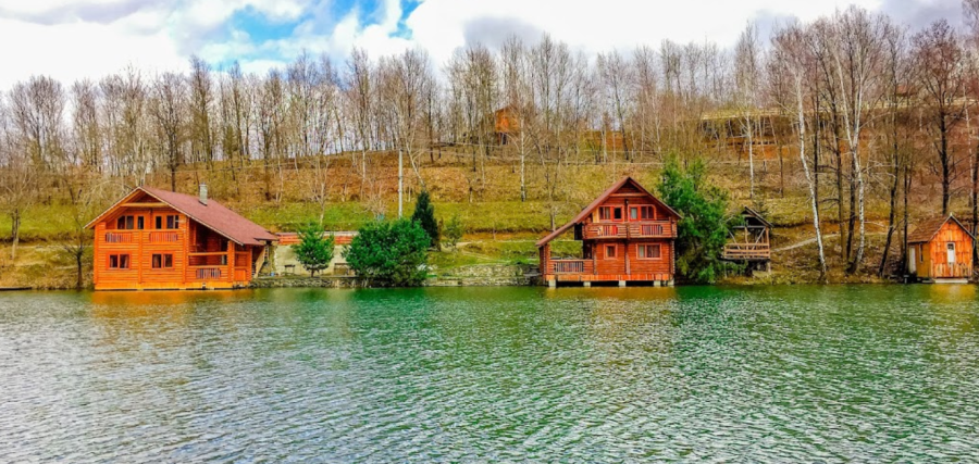 Туристичний комплекс «ДЖЕРЕЛЬНЕ ОЗЕРО»3