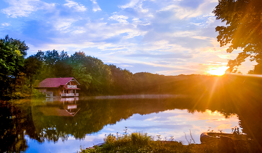 Туристичний комплекс «ДЖЕРЕЛЬНЕ ОЗЕРО»