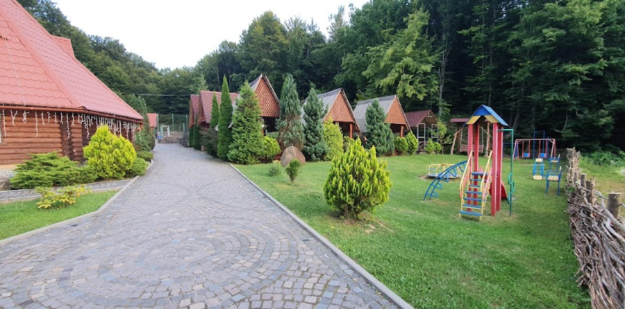 Туристичний комплекс «Поляна Квасова»