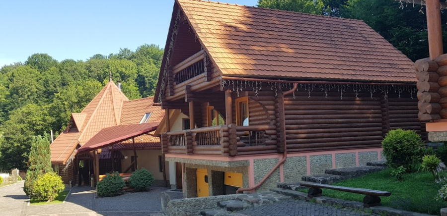 Туристичний комплекс «Поляна Квасова»