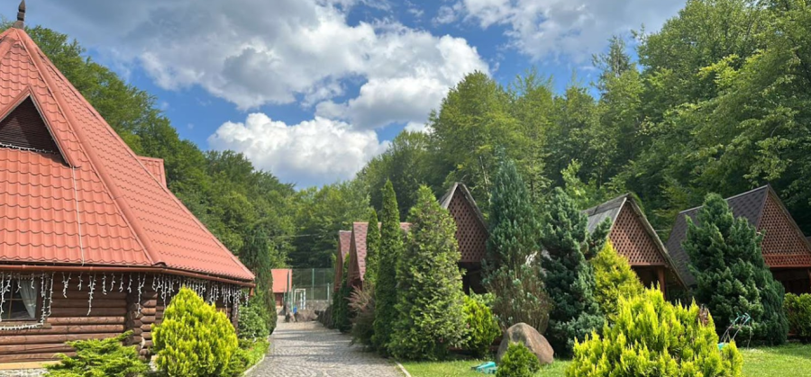 Туристичний комплекс «Поляна Квасова»