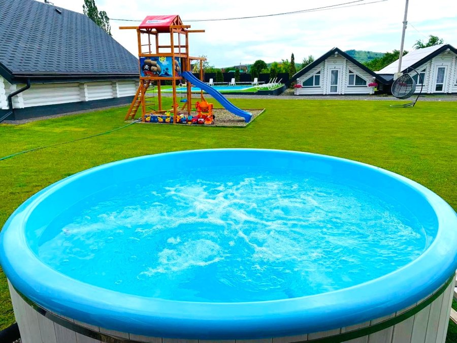 Відпочинок на Закарпатті з басейном «Canada»