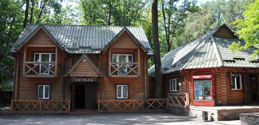 Готельно-ресторанний комплекс «Дубки»