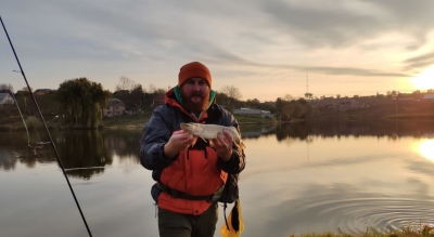 Рибалка на озері Цукерня, с. Якушинці у Вінницькій області