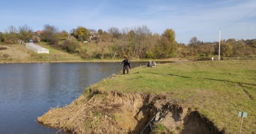 Рибалка на озері Цукерня, с. Якушинці у Вінницькій області